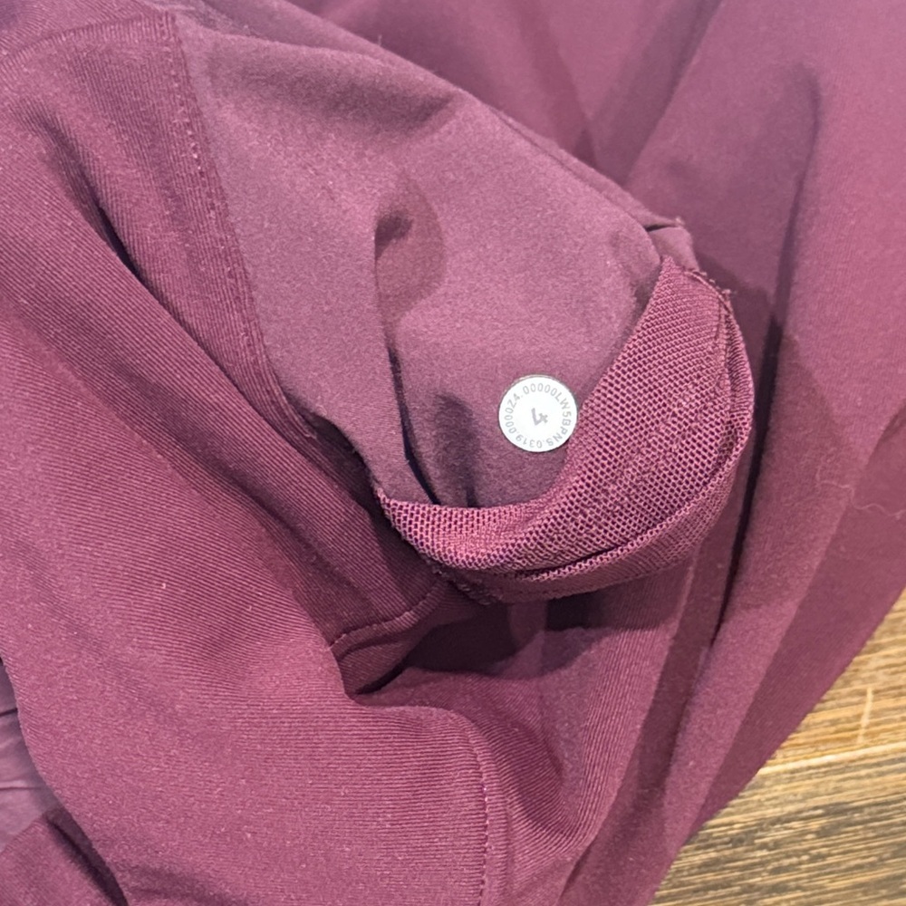 Lululemon On the Fly 7/8 Pant
Dark Adobe - Picture 11 of 11